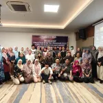 Pimpinan fakultas, pengelola program studi, dosen, stakeholder eksternal, dan alumni berfoto bersama usai Workshop Finalisasi Renstra Program Studi FKM Unhas 2025–2029 yang digelar secara hybrid di Hotel Unhas, sebagai komitmen bersama memperkuat mutu akademik dan kontribusi nyata terhadap pencapaian SDGs.